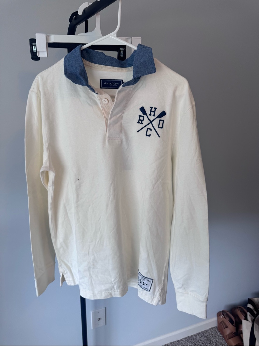 Vineyard Vines White Long-Sleeve Polo with Navy Chambray Collar